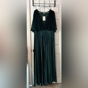 NWT 🔖 ASOS Curve SZ18 Forest Green Pleated Velvet Maxi Gown